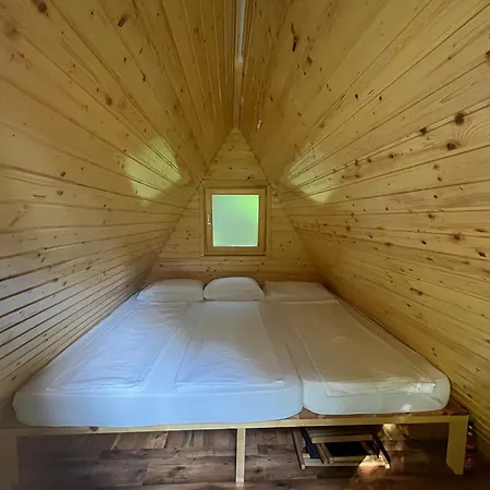 캠프장 Glamping - Domacija Lampercek 벨레니에